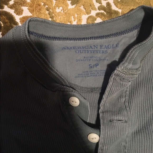 Men’s Small AE Shirt - Picture 2 of 2